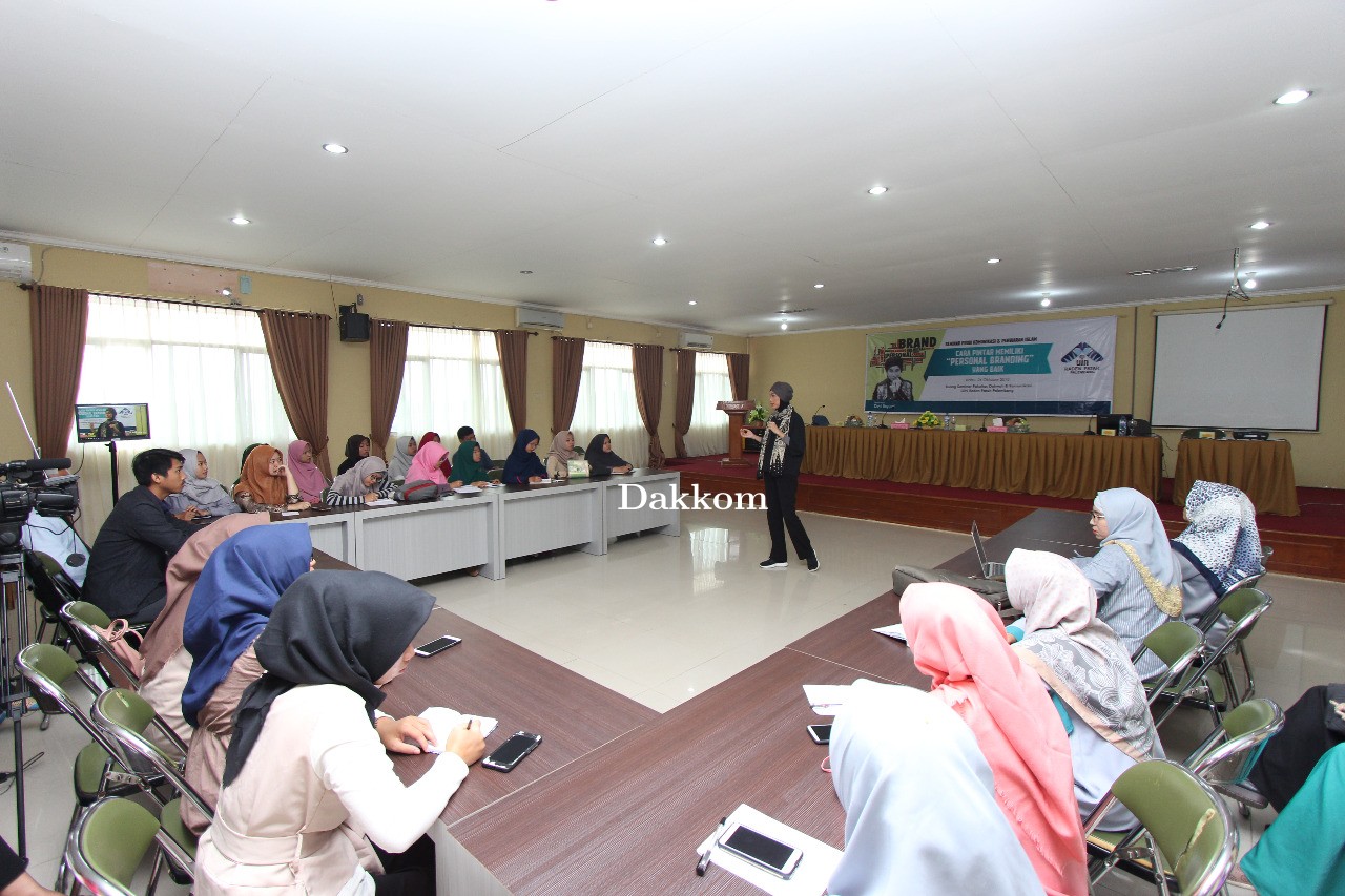 Seminar Program Studi Komunikasi Penyiaran Islam Hadirkan Devi Bayumi